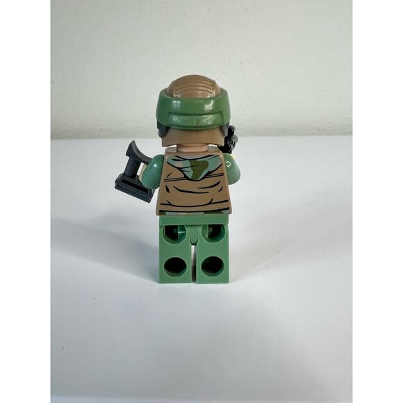 LEGO Star Wars Endor Rebel Commando Trooper Minifigure (10236 9489) Collectible - Picture 2 of 3